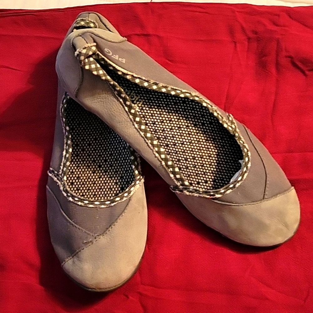 Columbia Techlite suede flats